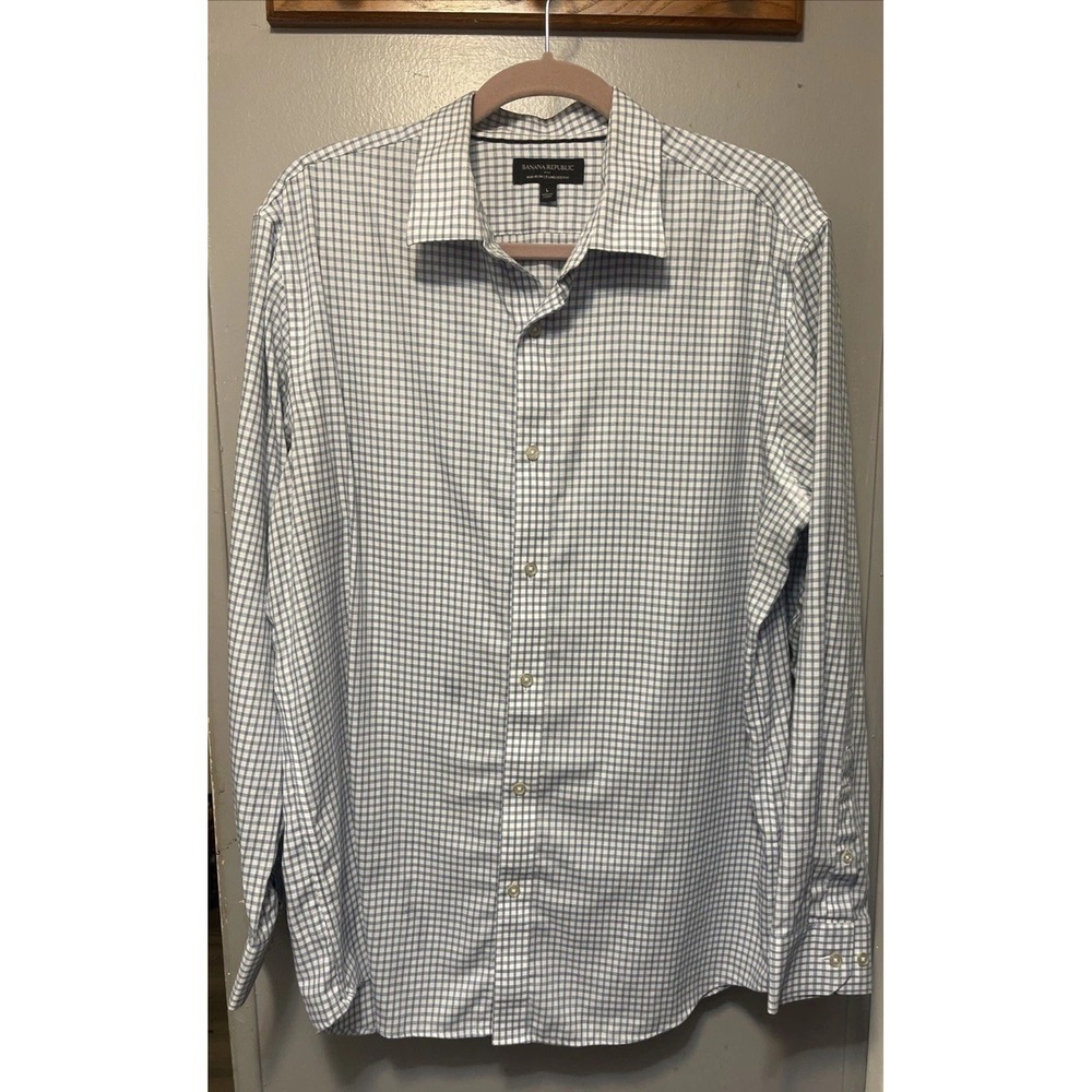 Banana Republic Men's Non-Iron Dress Shirt Size Large  Blue Button Down